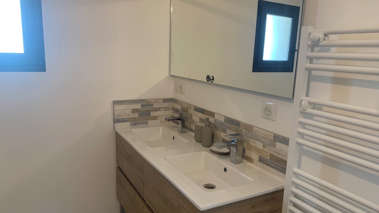 Photo of Bathroom in Molleges