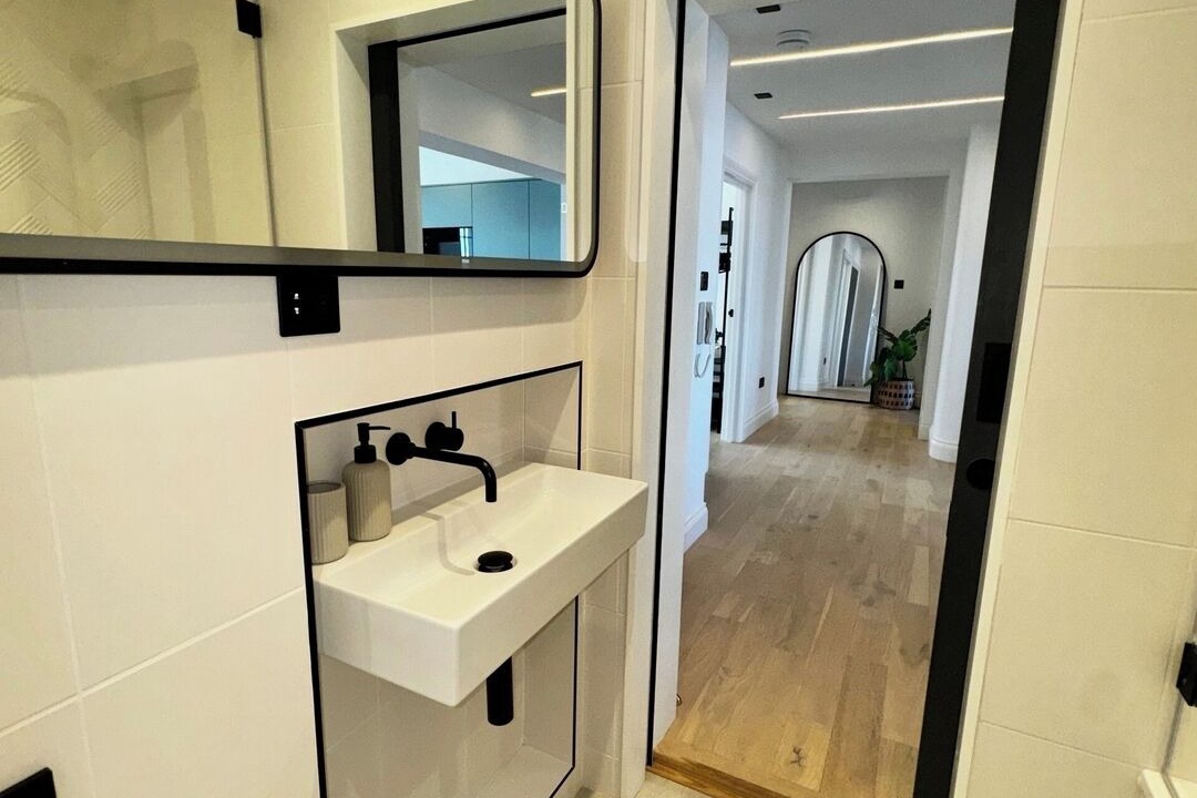 Photo of Bathroom in Canary Wharf