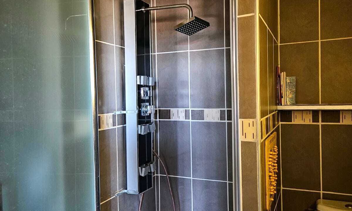 Photo of Bathroom in Ganges