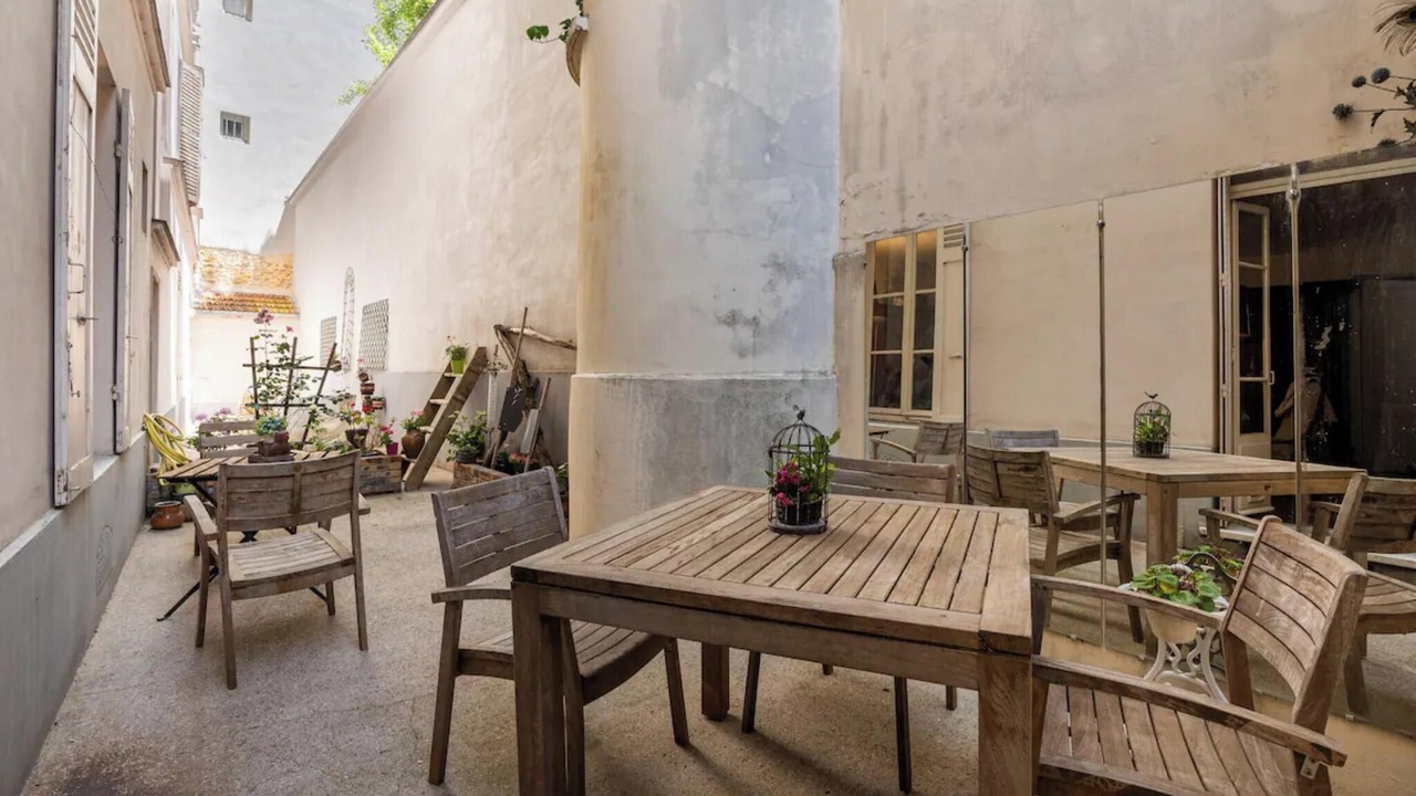 Photo of Outdoor in Quartier des Grandes-Carrieres