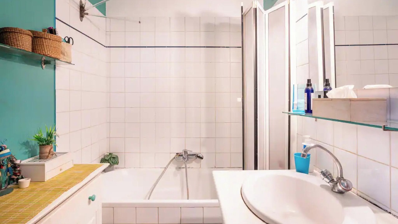 Photo of Bathroom in Quartier des Grandes-Carrieres