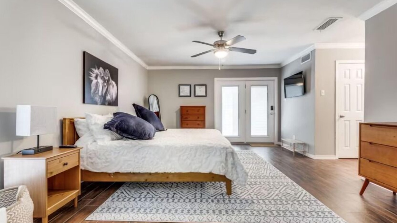 Photo of Bedroom in Midtown