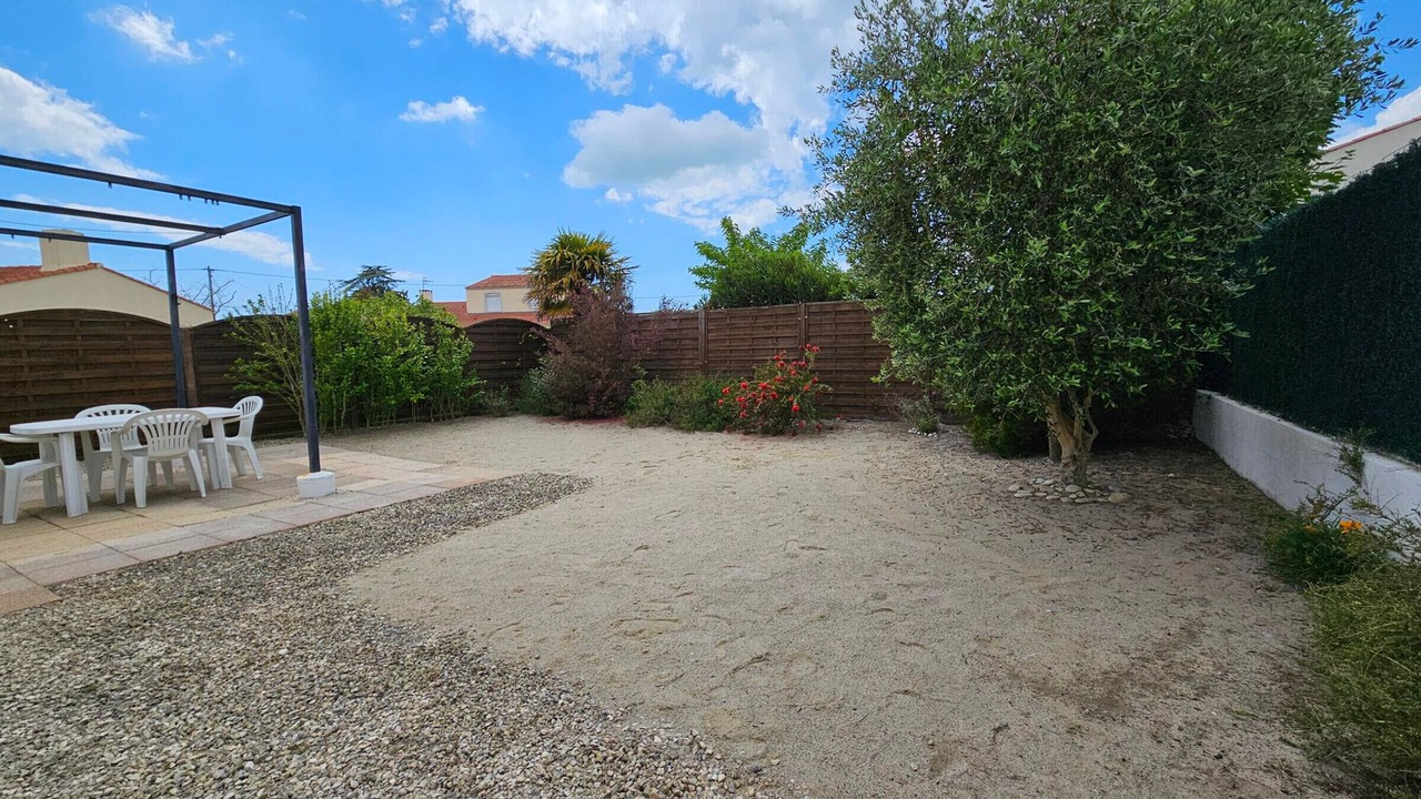 Photo of Patio Balcony in LʼAiguillon-sur-Mer