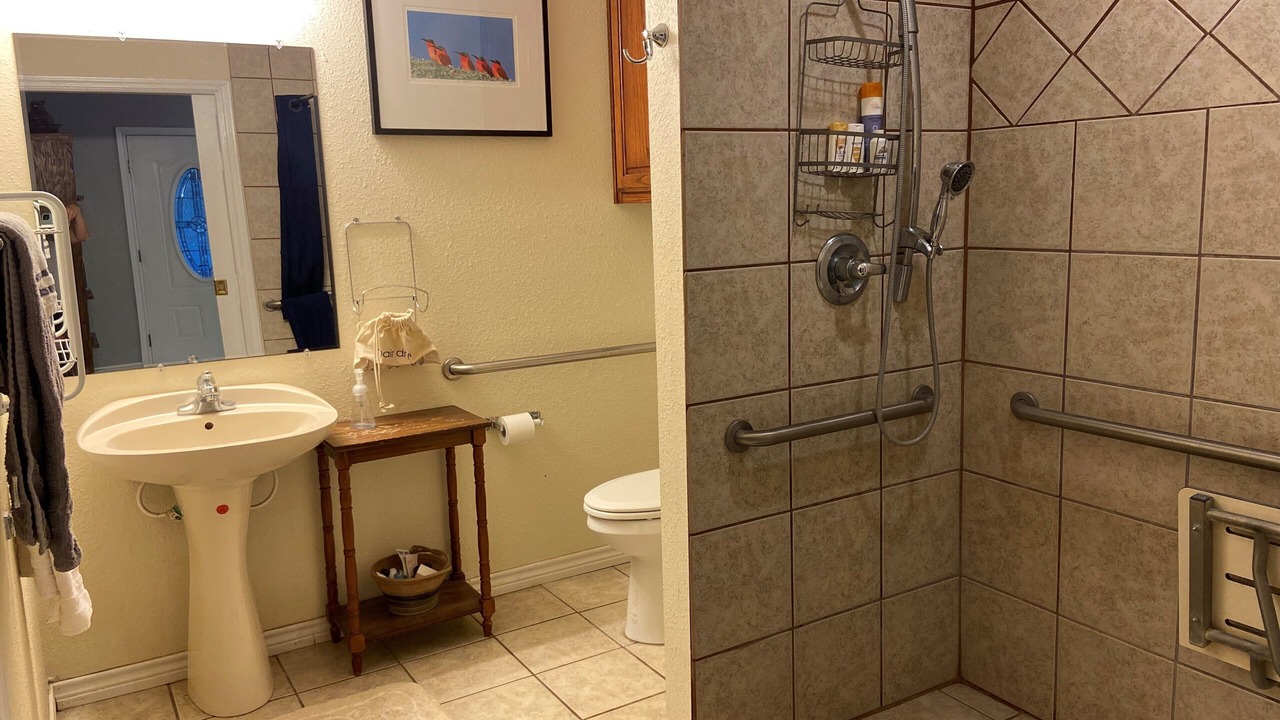 Photo of Bathroom in De Leon
