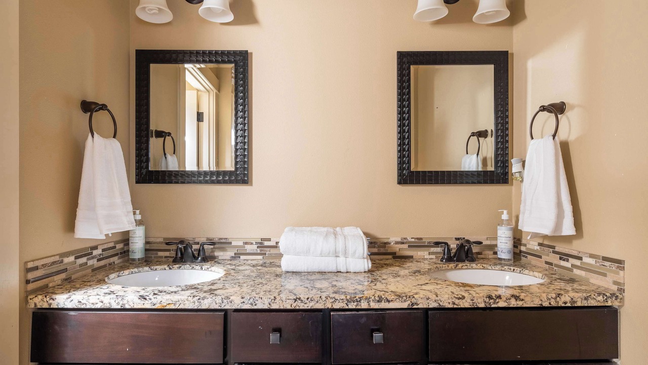 Photo of Bathroom in King