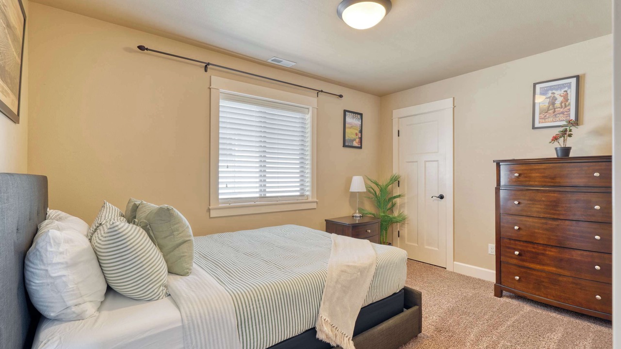 Photo of Bedroom in King