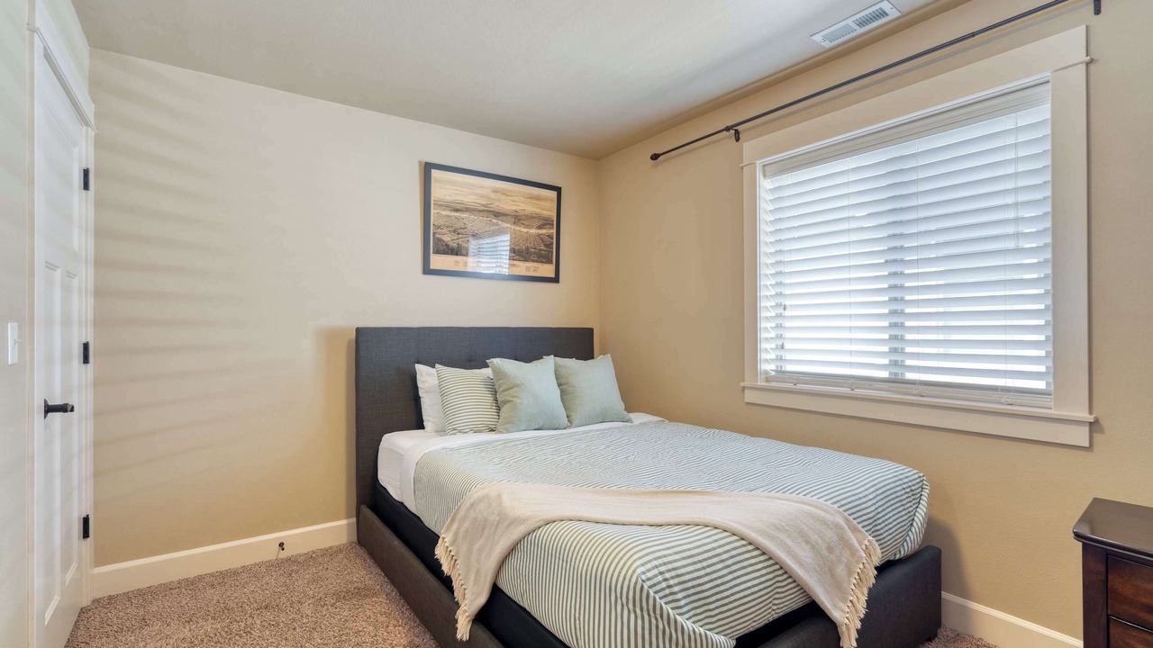 Photo of Bedroom in King