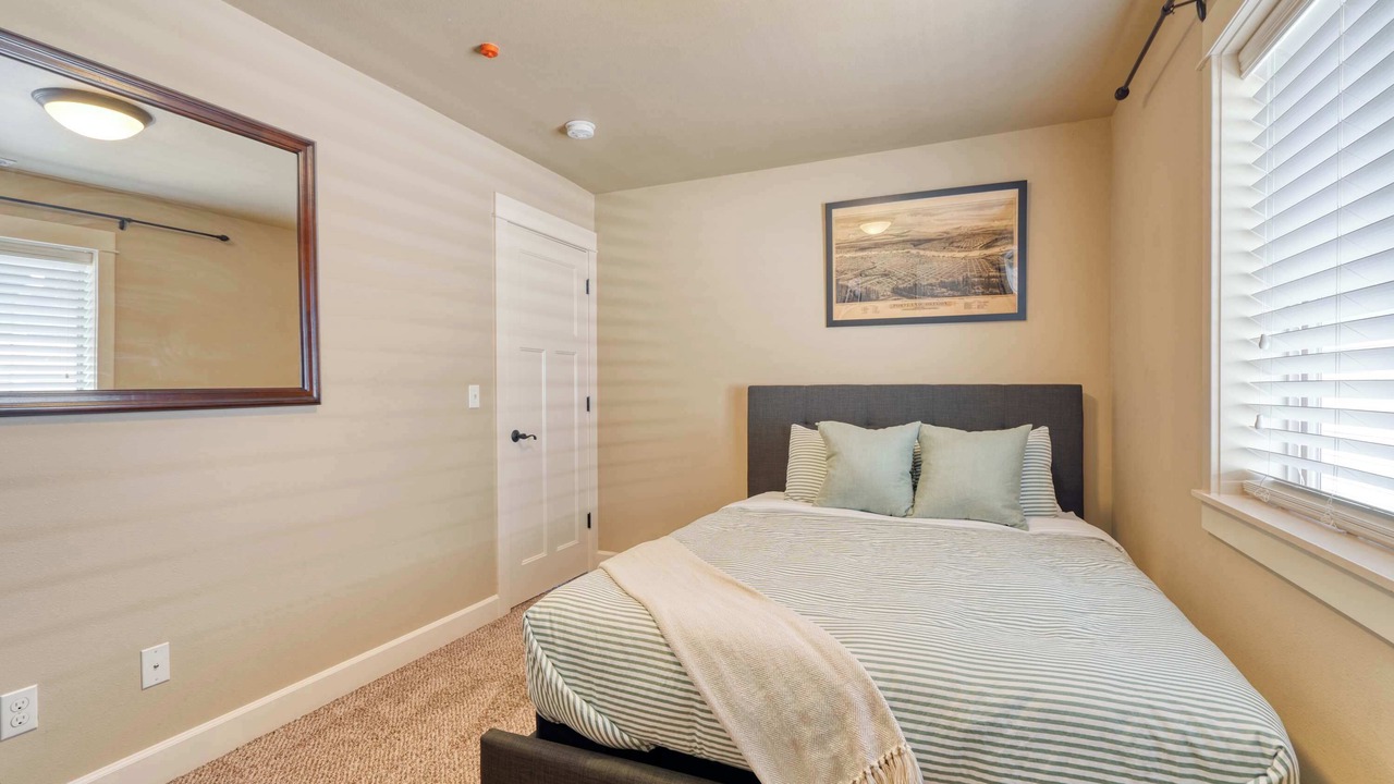 Photo of Bedroom in King