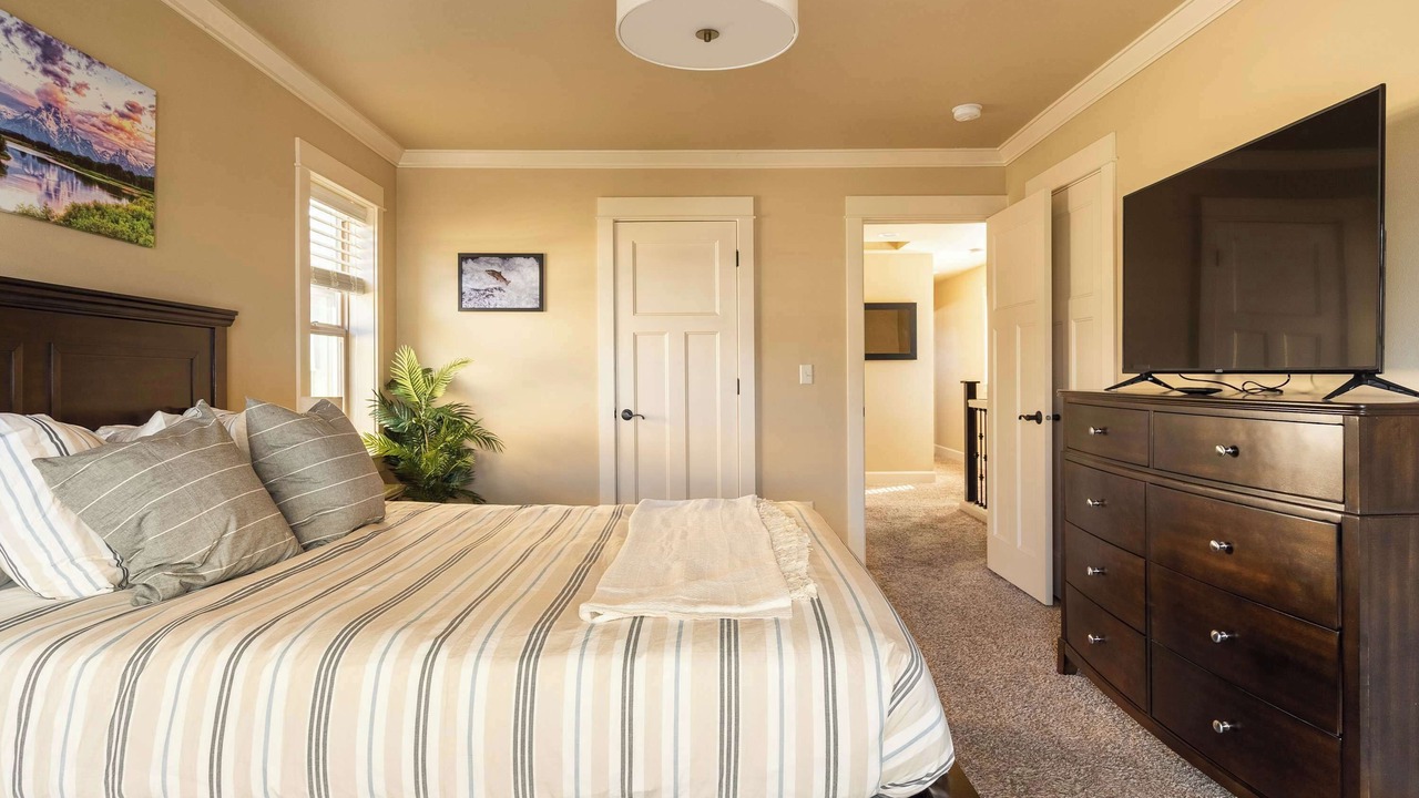 Photo of Bedroom in King