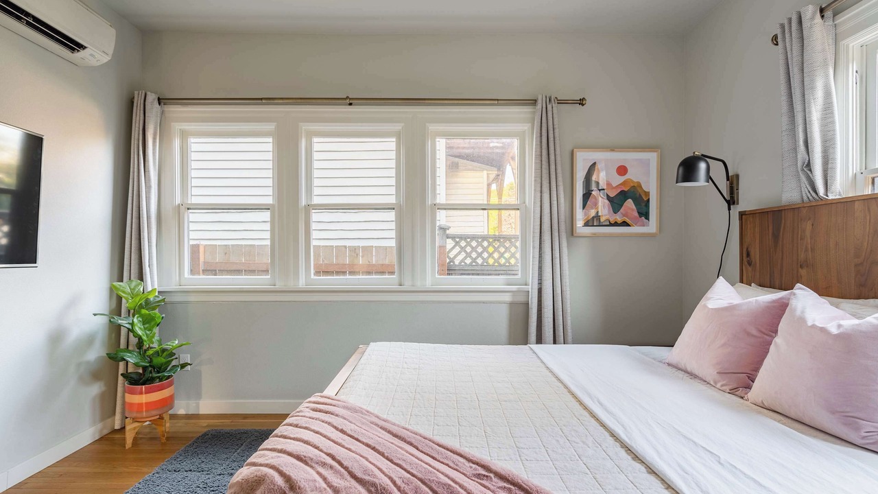 Photo of Bedroom in Sullivan's Gulch