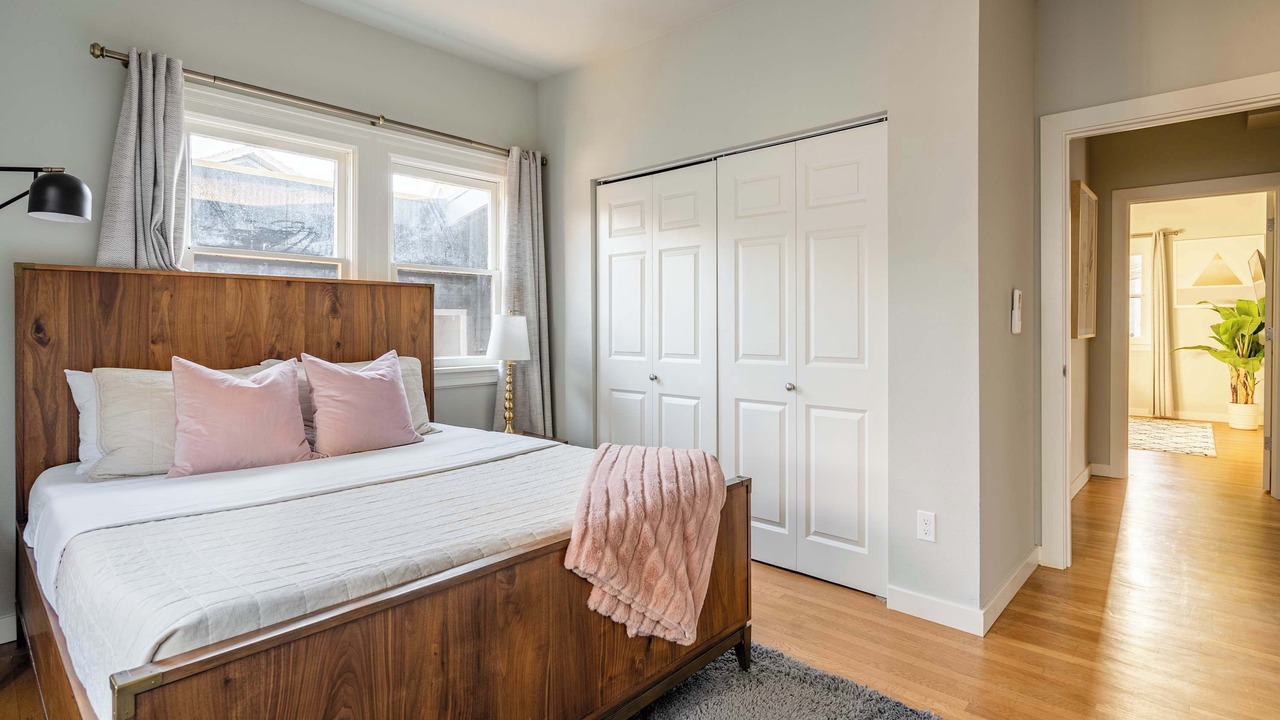 Photo of Bedroom in Sullivan's Gulch