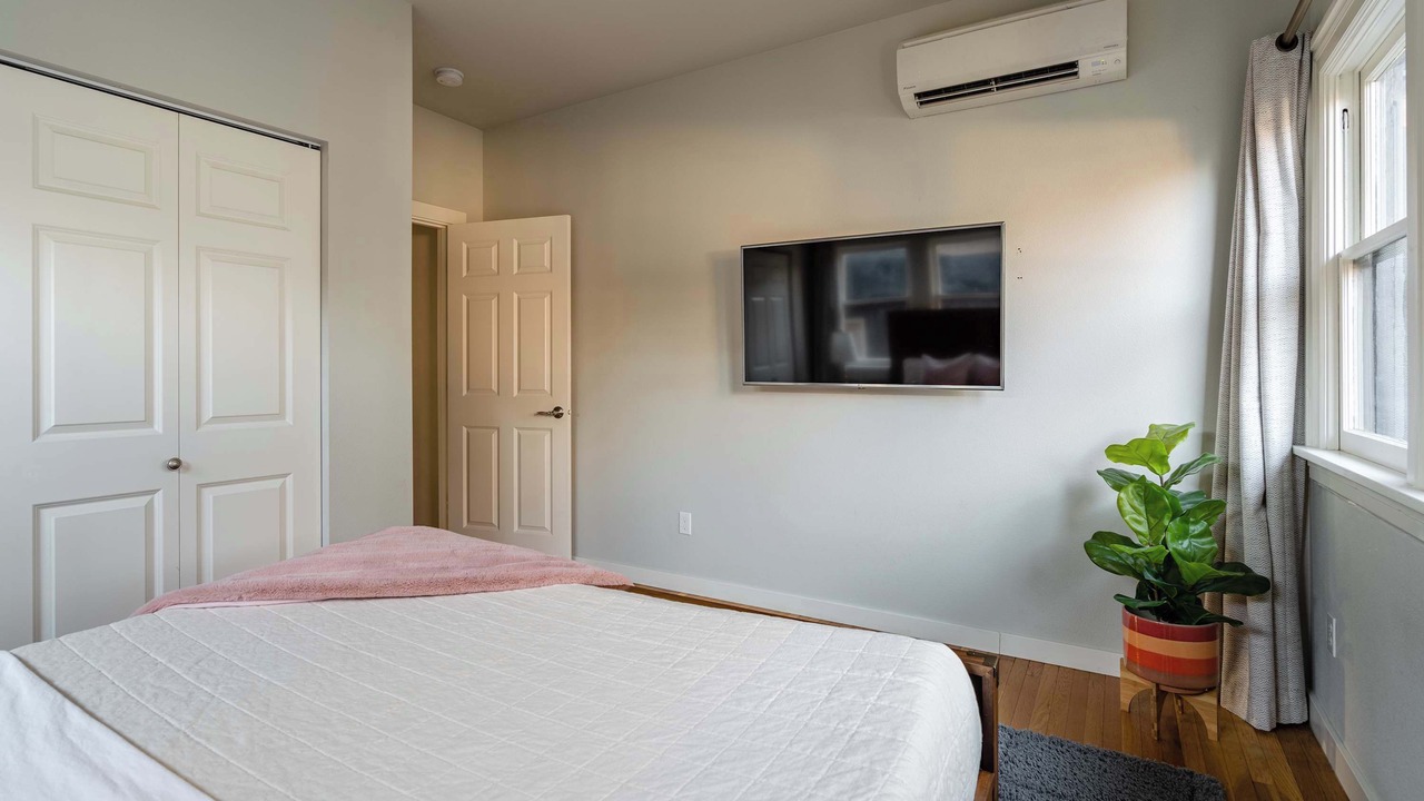 Photo of Bedroom in Sullivan's Gulch