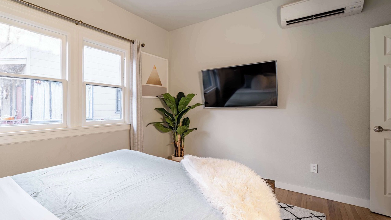 Photo of Bedroom in Sullivan's Gulch