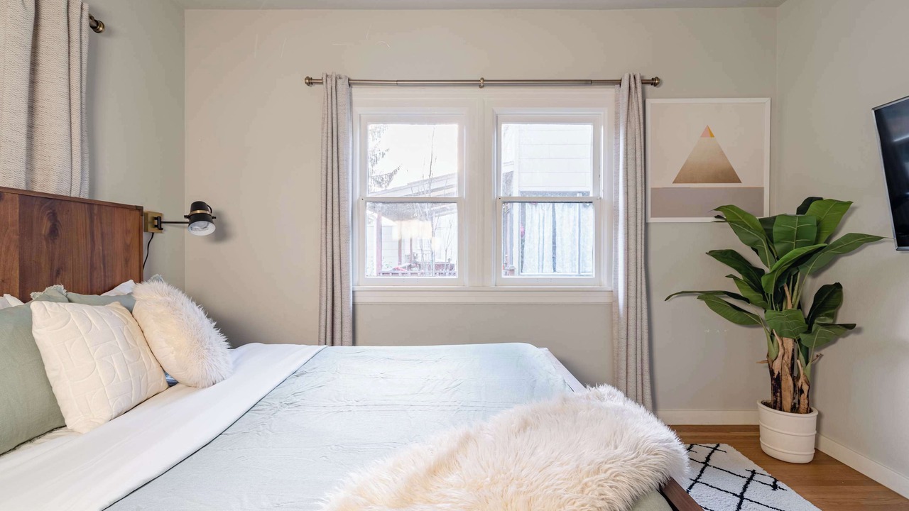 Photo of Bedroom in Sullivan's Gulch