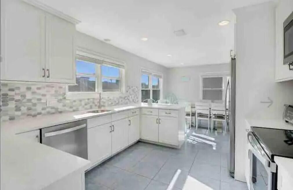 Photo of Kitchen in West Hampton Dunes