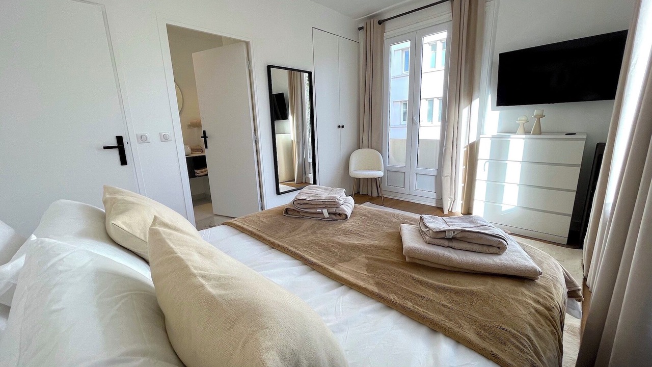Photo of Bedroom in Prince–Marmottan