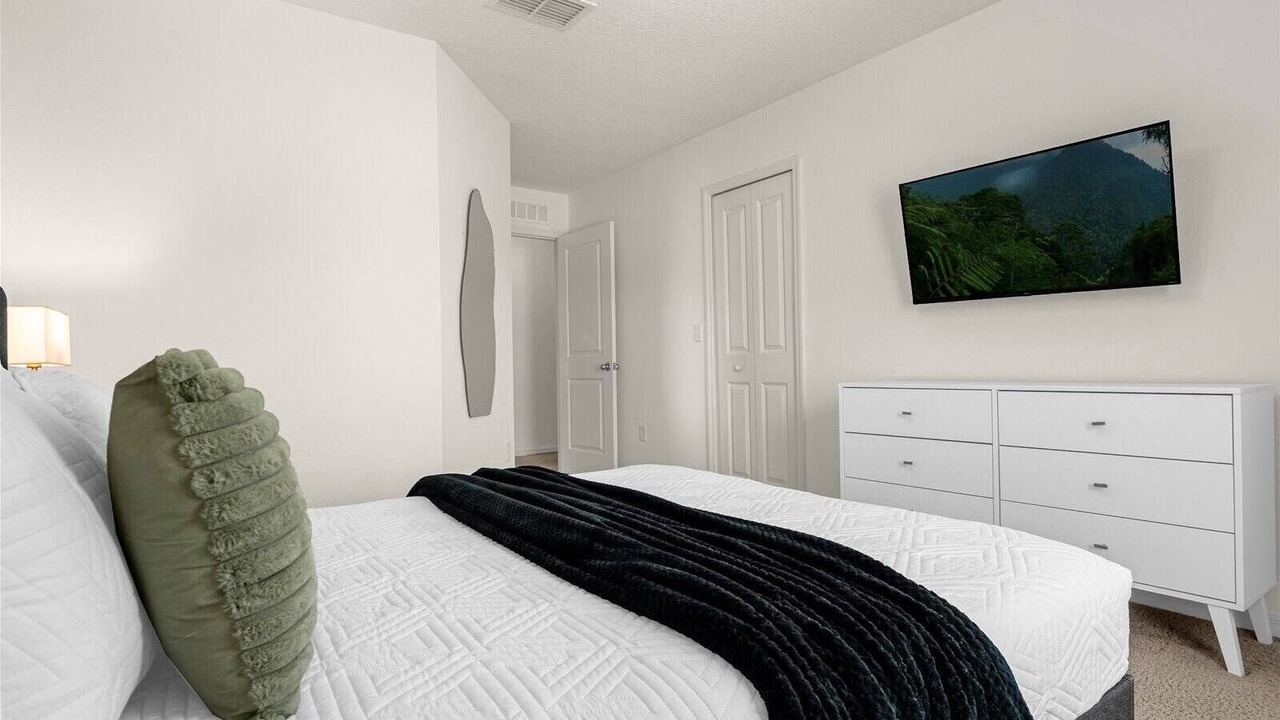 Photo of Bedroom in Crystal Cove