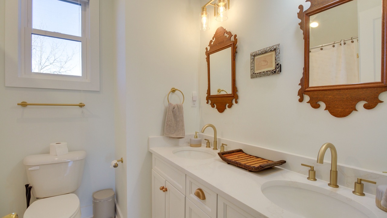 Photo of Bathroom in Appomattox