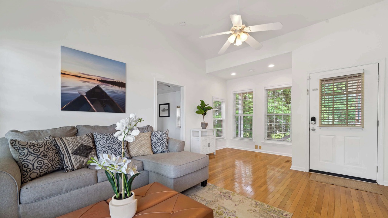 Photo of Livingroom in Eatonton