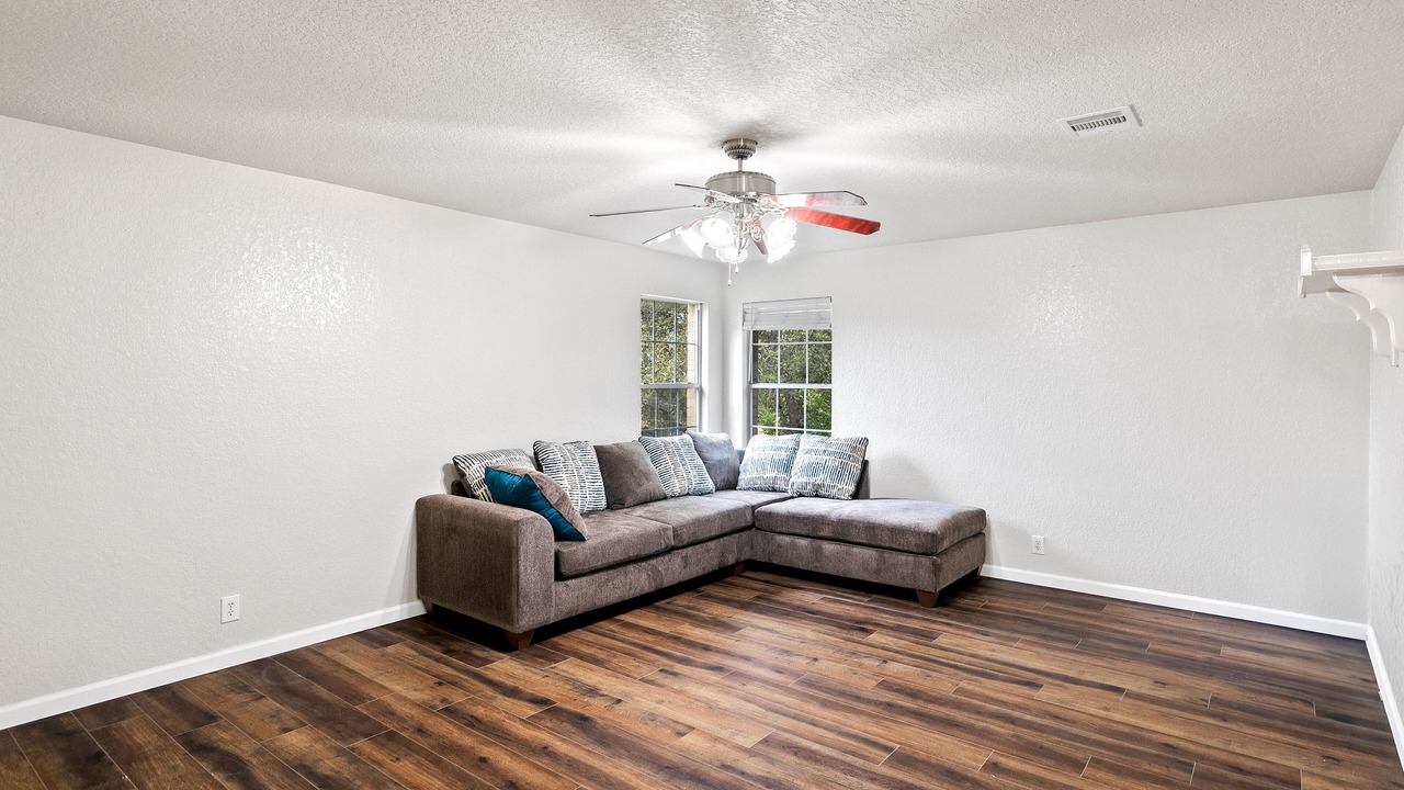 Photo of Livingroom in Far North Central