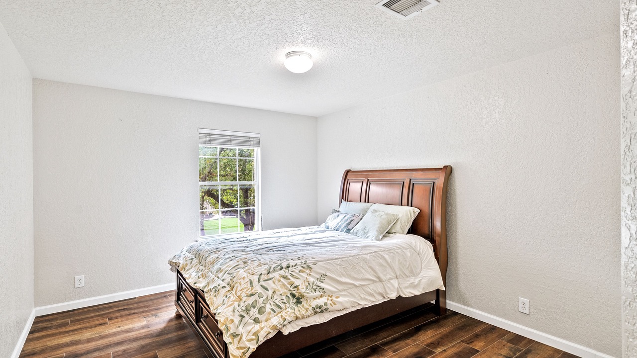 Photo of Bedroom in Far North Central