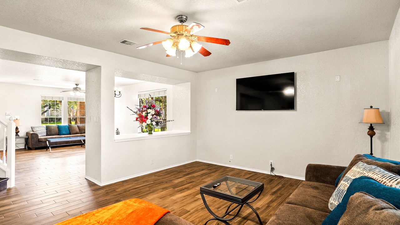 Photo of Livingroom in Far North Central