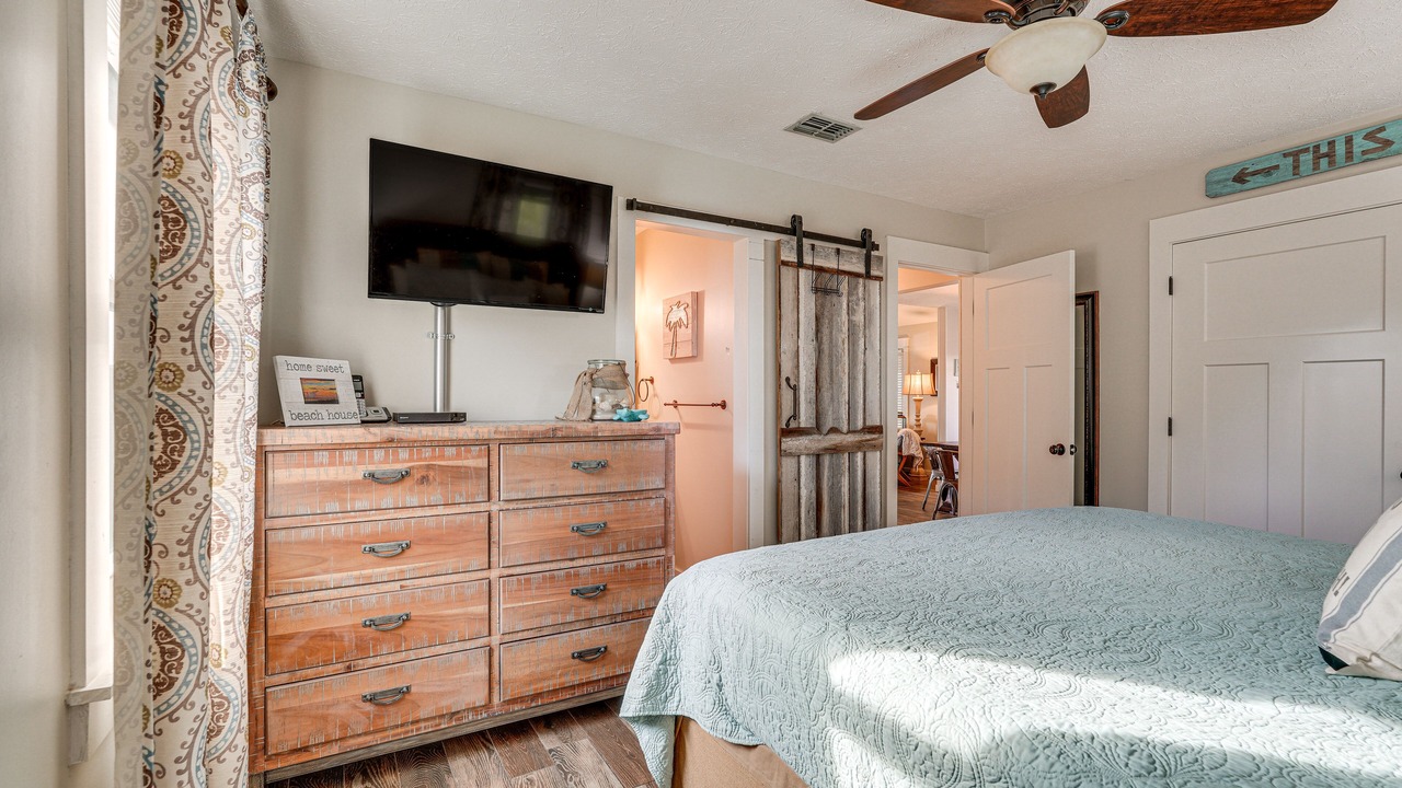 Photo of Bedroom in Riviera Beach