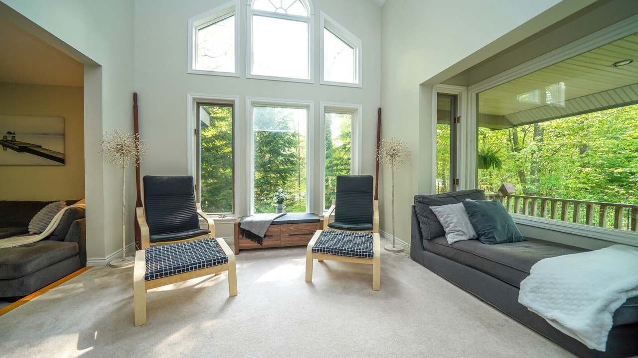 Photo of Livingroom in Grand Bend