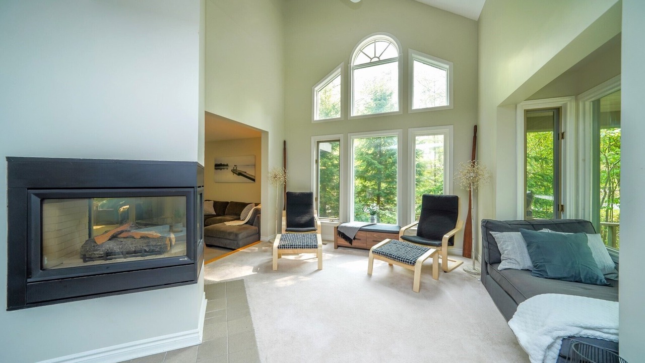 Photo of Livingroom in Grand Bend