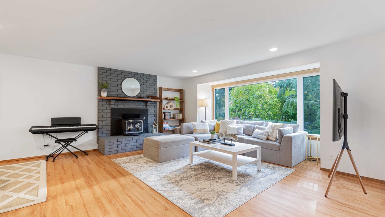 Photo of Livingroom in Inglewood-Finn Hill