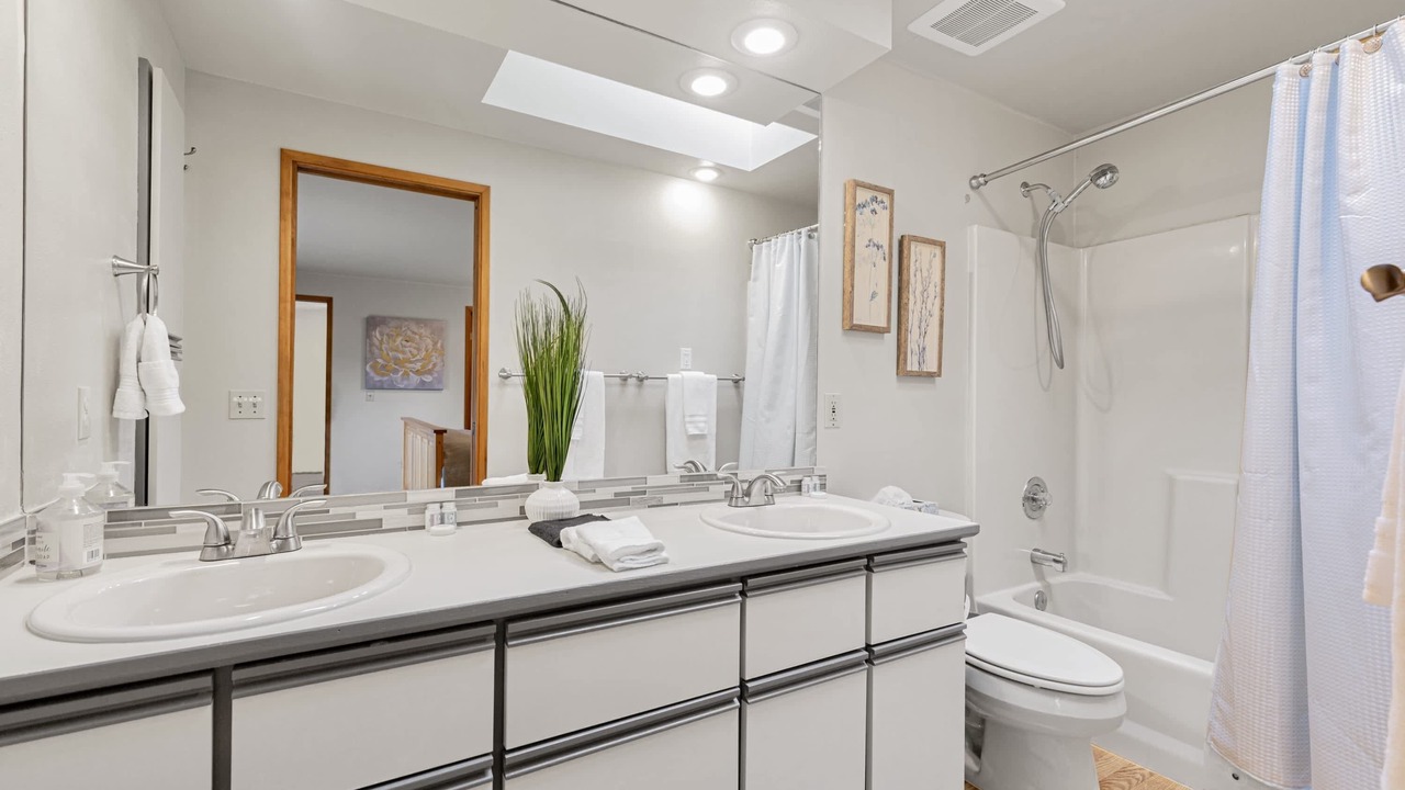 Photo of Bathroom in Inglewood-Finn Hill
