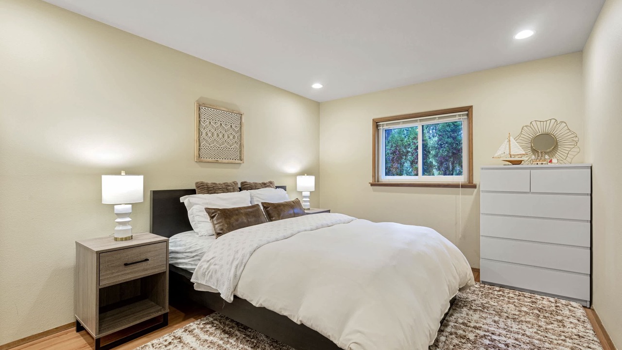 Photo of Bedroom in Inglewood-Finn Hill