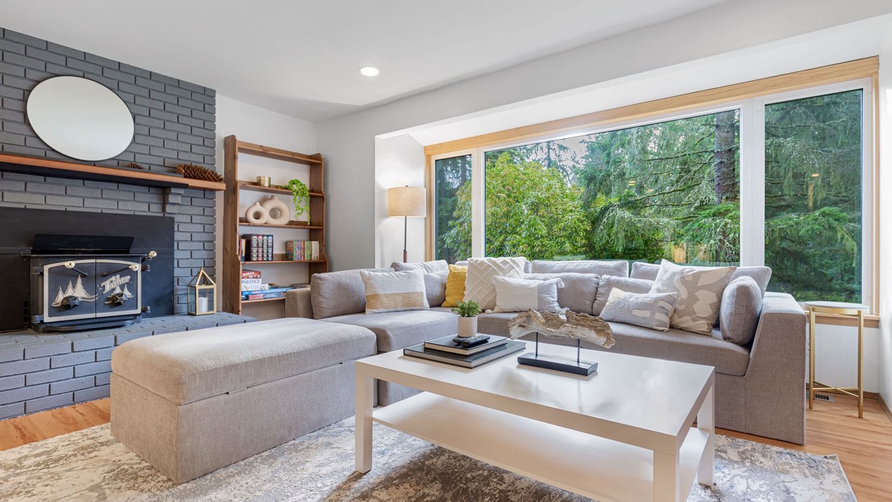 Photo of Livingroom in Inglewood-Finn Hill