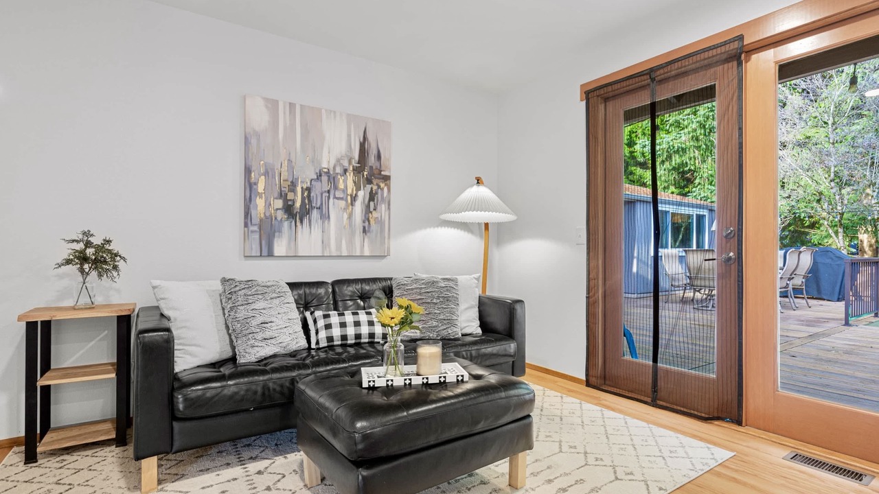 Photo of Livingroom in Inglewood-Finn Hill