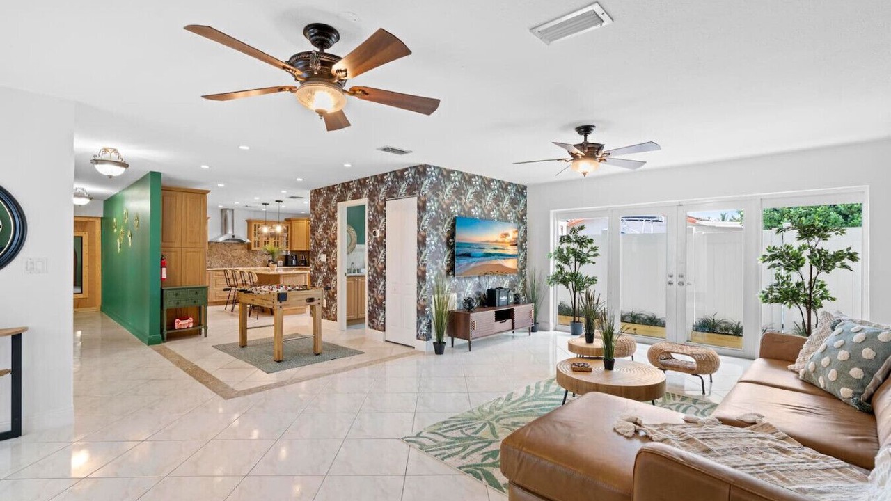 Photo of Livingroom in Ludlam