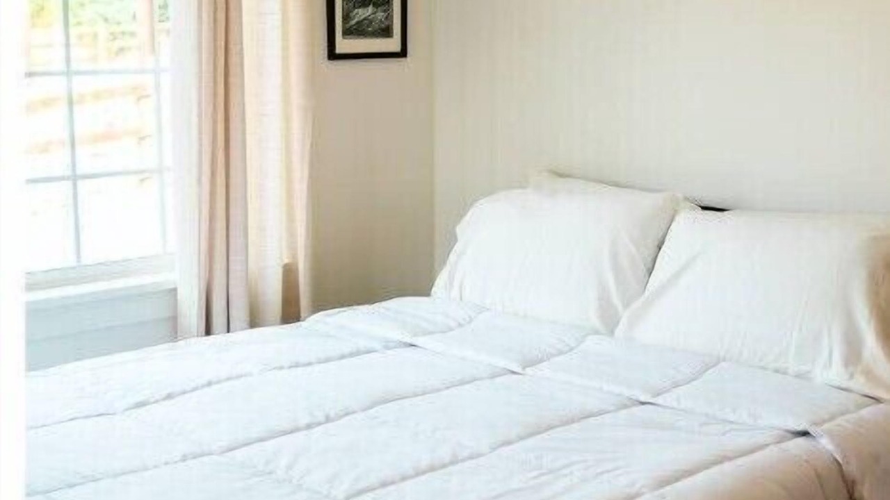 Photo of Bedroom in Eatonville