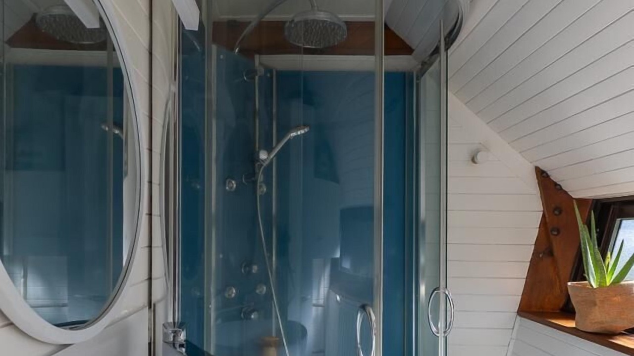 Photo of Bathroom in Laschamps