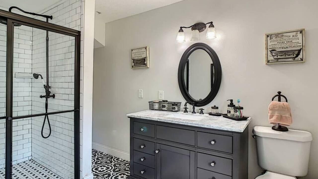 Photo of Bathroom in Fairvilla