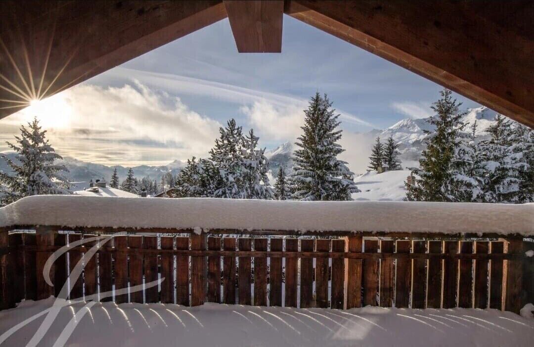 Photo of Outdoor in Lens