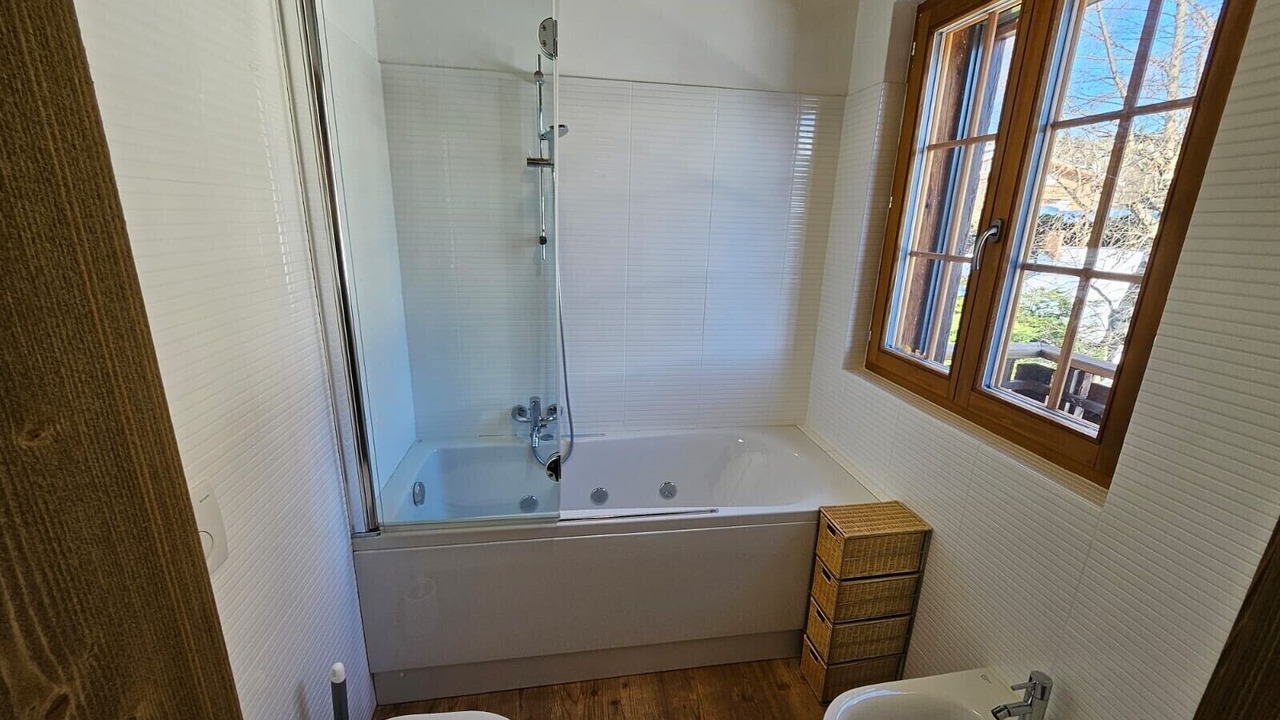 Photo of Bathroom in Lens