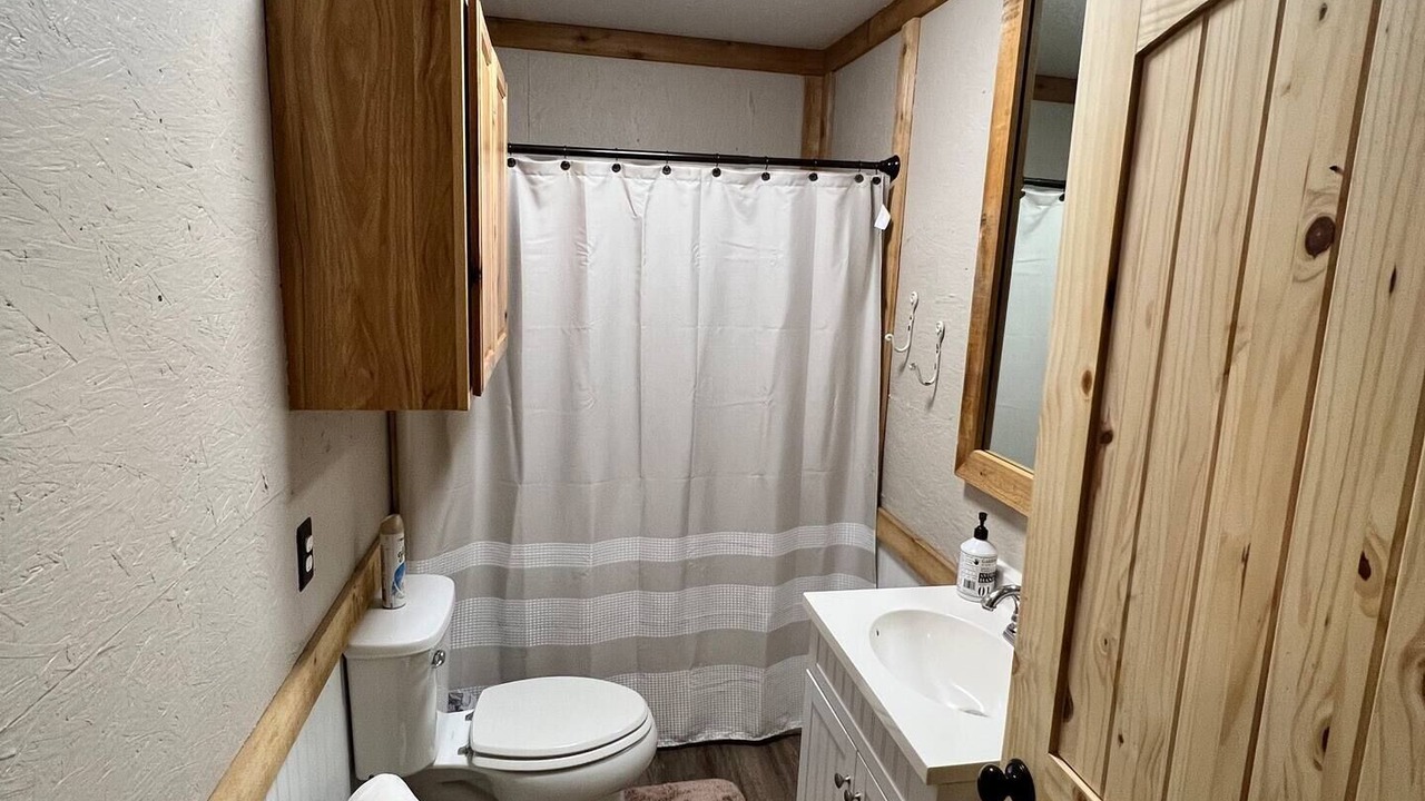 Photo of Bathroom in Jasper