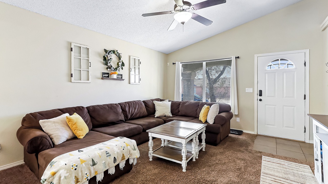 Photo of Livingroom in Biggs Field