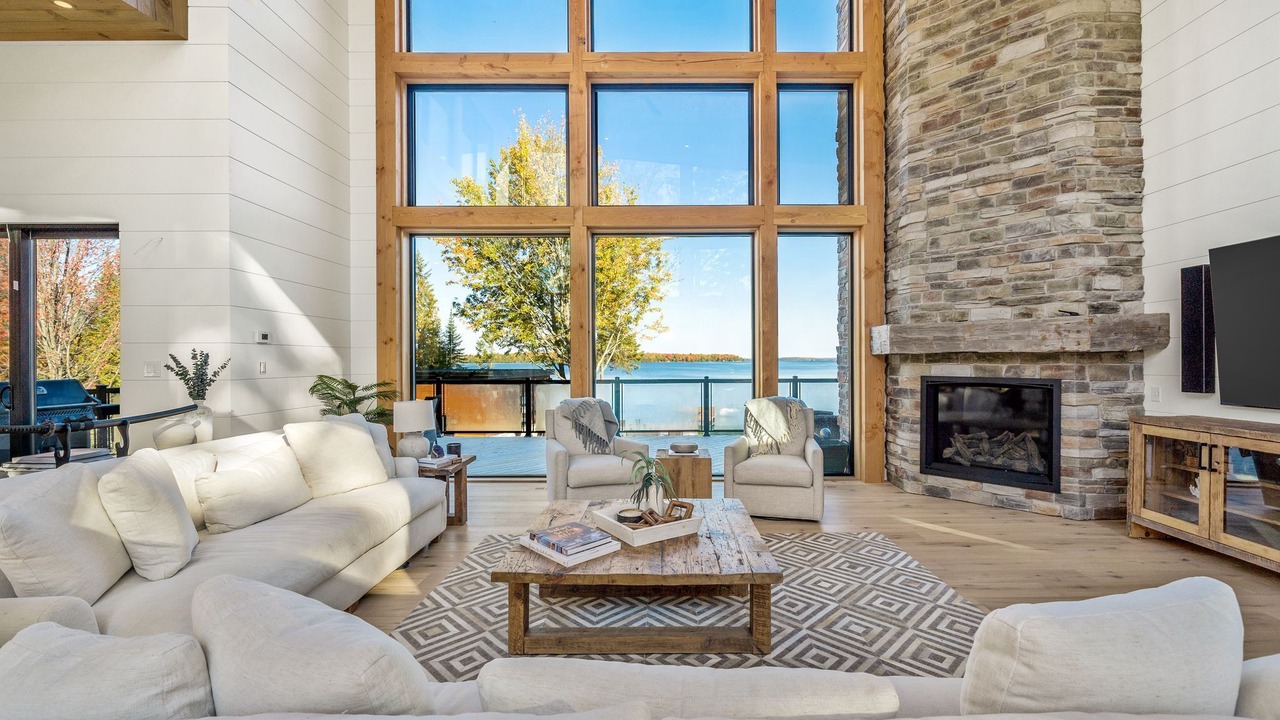 Photo of Livingroom in Kawartha Lakes