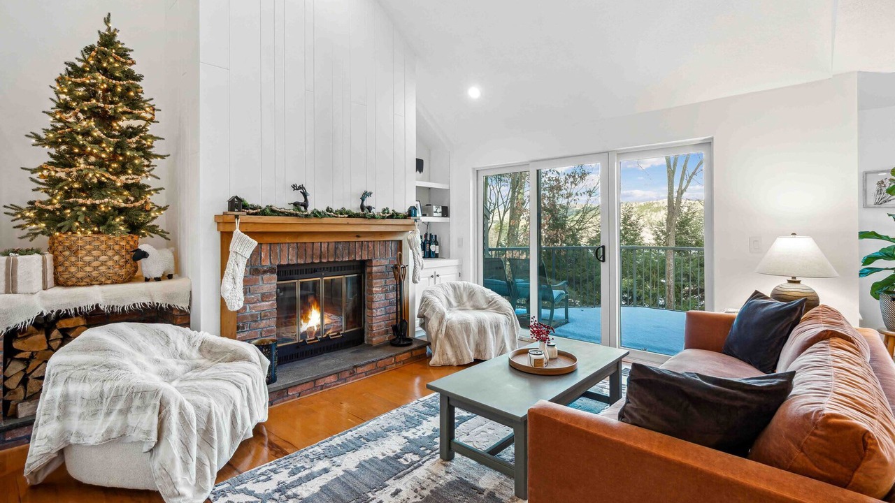 Photo of Livingroom in West Hartford