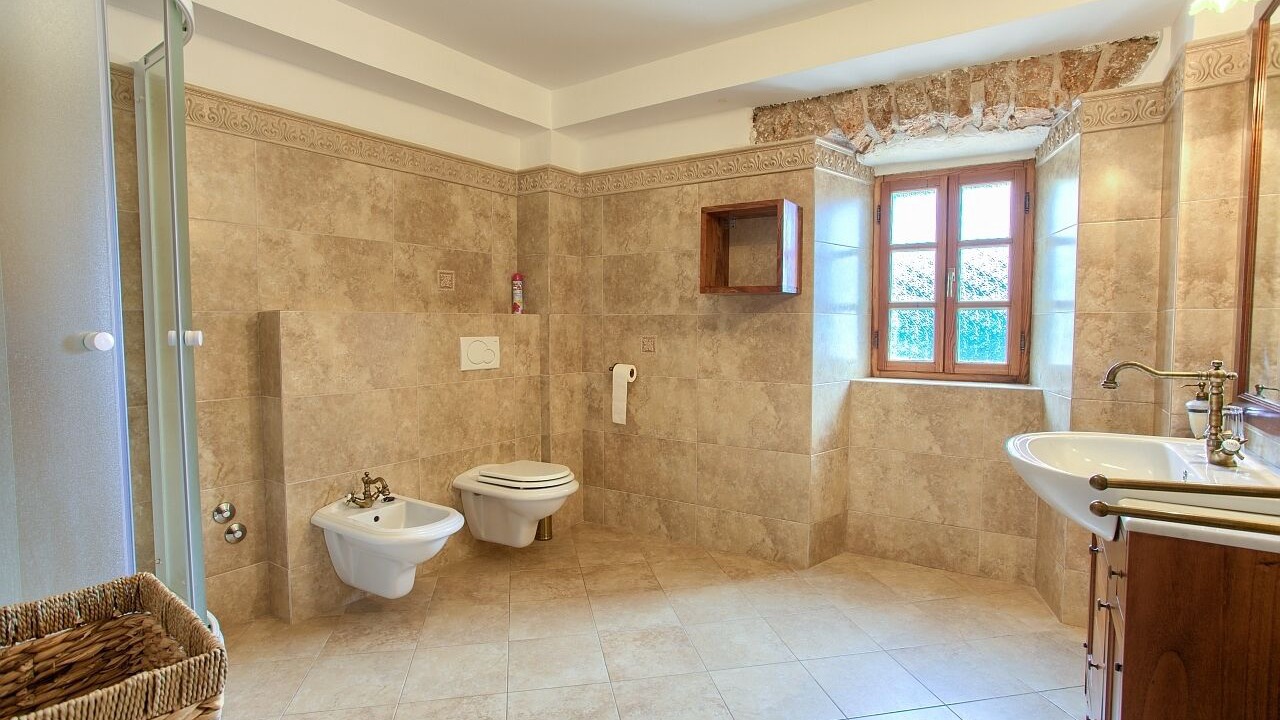 Photo of Bathroom in Kras