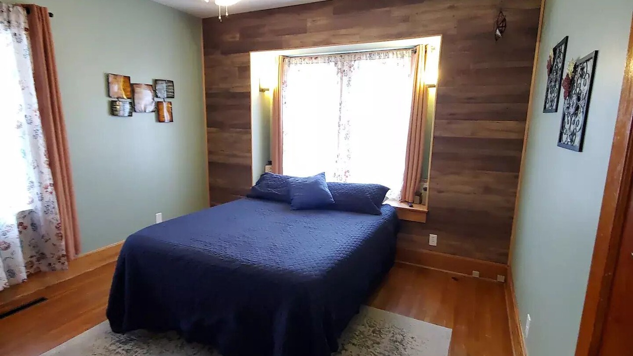 Photo of Bedroom in Warrensburg