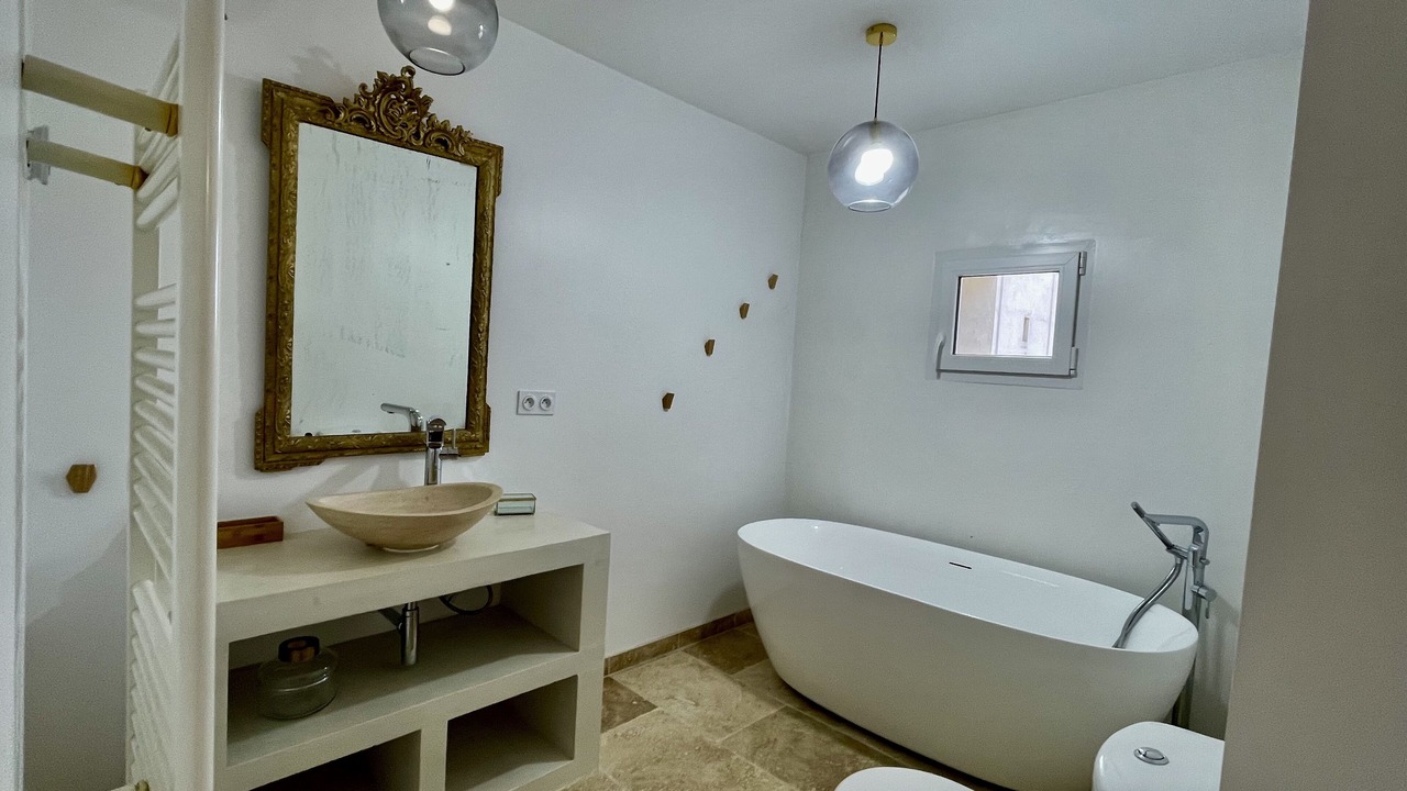Photo of Bathroom in Arles