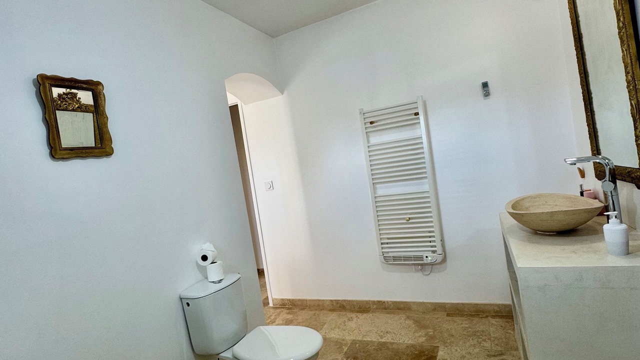 Photo of Bathroom in Arles