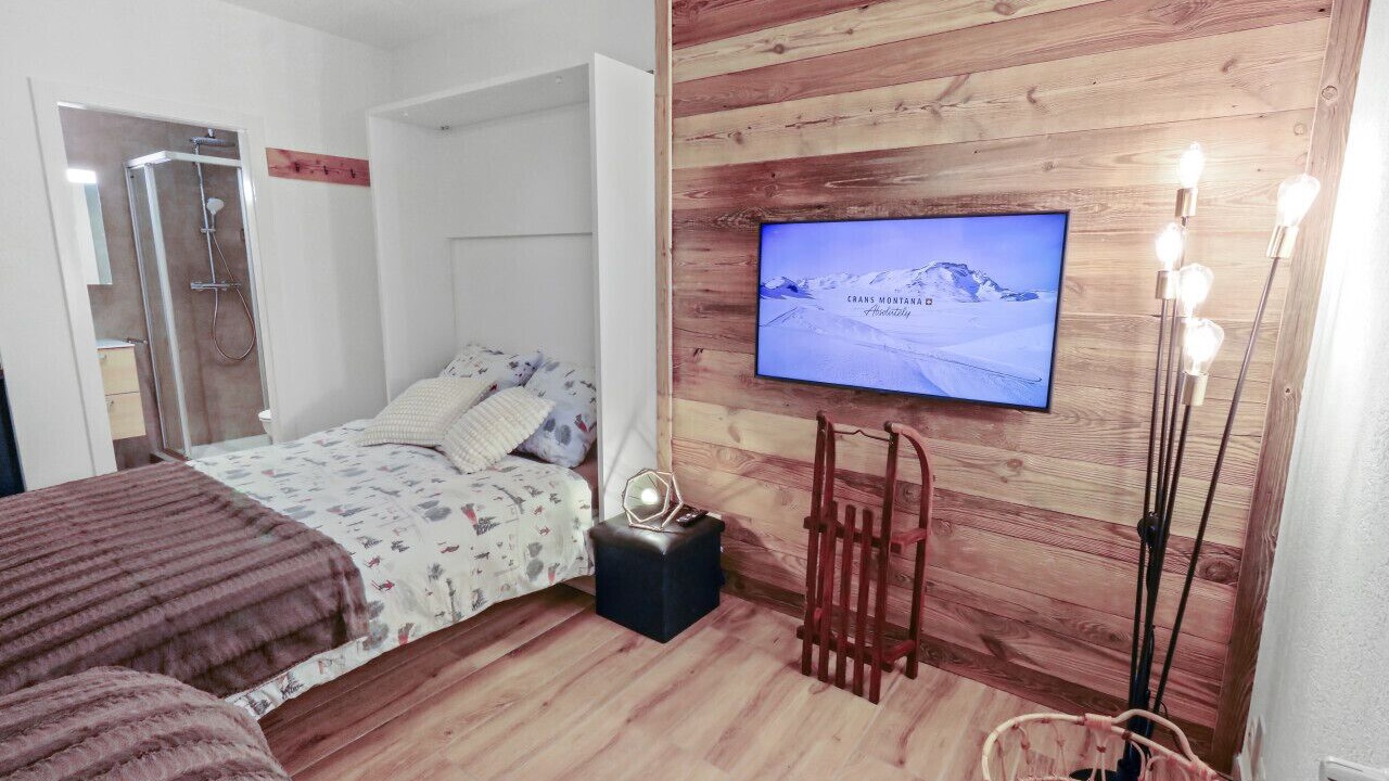 Photo of Bedroom in Lens