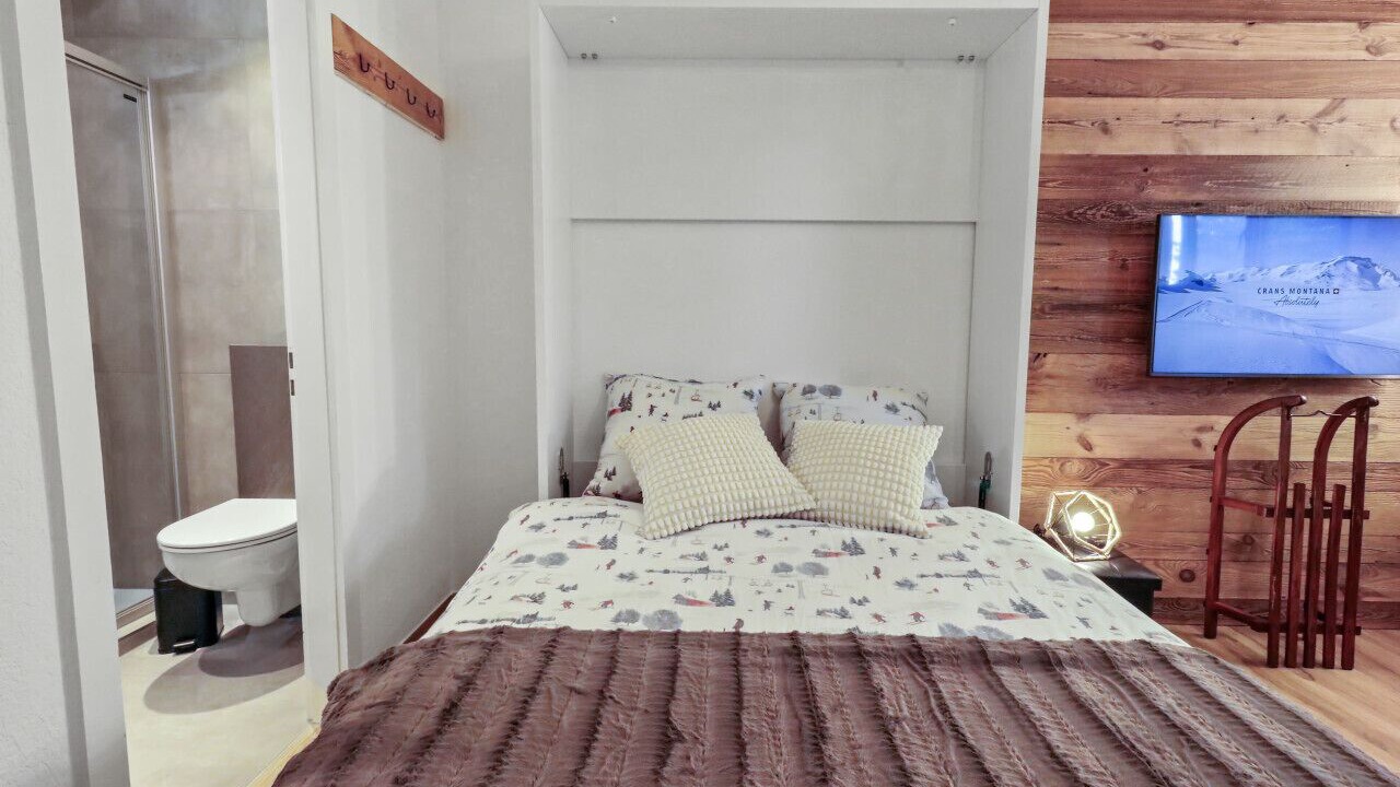 Photo of Bedroom in Lens